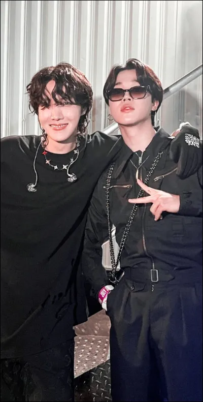 Quelle chorégraphie implique Jimin renversant J-Hope ?