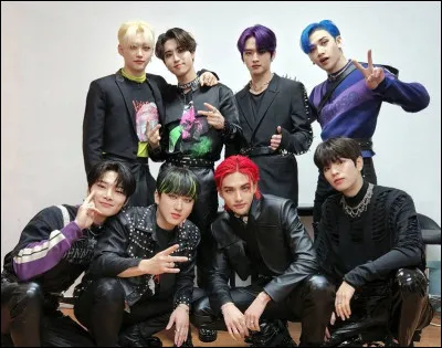 Qui est en moto dans le MV ?