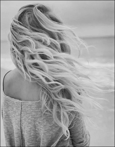 "Mon enfant nue sur les galets, le vent dans tes cheveux défaits...". Quelle est cette chanson de Francis Cabrel ?