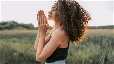 Combien de cheveux un être humain possède-t-il en moyenne ?