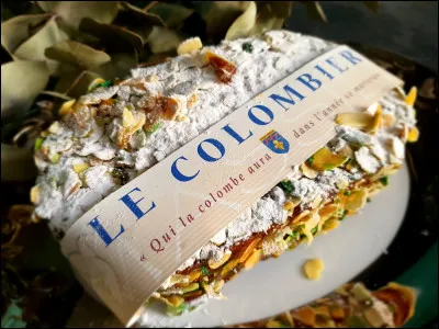 Le colombier est un gâteau marseillais à base d'amandes et de :