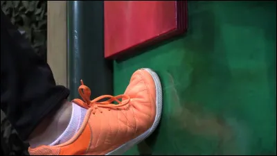 En escalade le fait d'avancer sans avoir les pieds sur des prises se nomme...