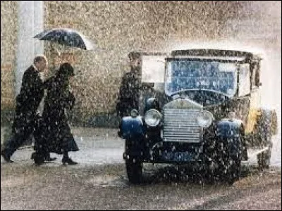 Le film de Robert Altman démarre ainsi : l'aristocrate est sous le parapluie, mais sa servante doit attendre sans protection qu'elle se soit installée dans la voiture