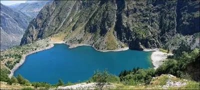 Le plus grand lac du Massif des Ecrins (Isre), ce lac s'appelle...