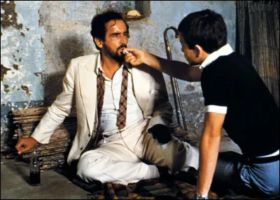 Dans quel film de 1975 Vittorio Gassman incarne-t-il un aveugle au sens olfactif développé  ?