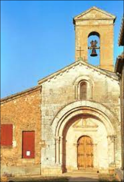 Notre balade pascale commence devant l'église Notre-Dame-de-Gattigues, à Aigaliers. Village occitan, dans l'ex région Languedoc-Roussillon, il se situe dans le département ...