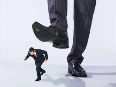 Que coupe-t-on sous les pieds de quelqu'un pour le devancer, pour l'empêcher de réussir dans une affaire ?