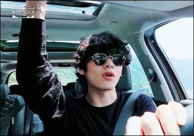 Est-il ambidextre ? (Droitier et gaucher à la fois)