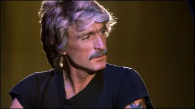 ''Il est ......heures au clocher de l'église
Dans le square les fleurs poétisent
Une fille va sortir de la mairie
Comme chaque soir je l'attends
Elle me sourit"
Quelle heure est-il au clocher de l'église ?