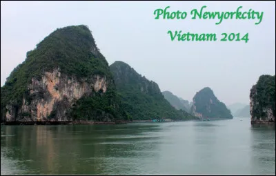 Quelle est cette baie naturelle en H d'eau maritime de 43 000 hectares, soit le plus grand karst marin du monde situé au Vietnam ?