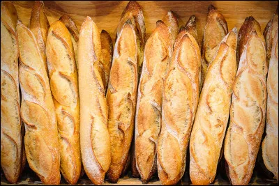 Quel est le poids traditionnel d'une baguette de pain ?