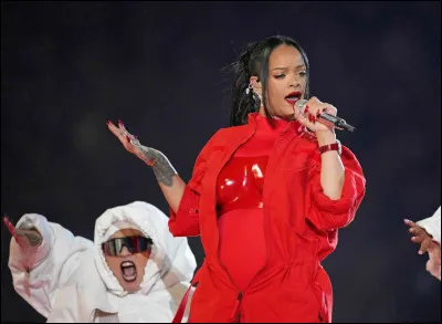 Comment s'intitule le premier album de Rihanna ?