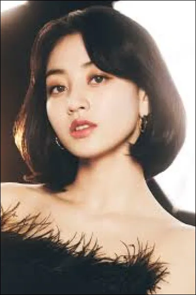 Avec qui Jihyo est-elle sortie en 2019 ?