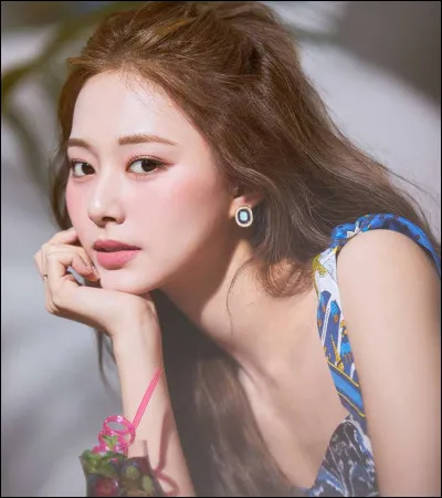 De quelle école Tzuyu est-elle diplômée ?