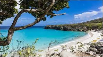 Dans quel archipel se situe l'île de Curaçao ?