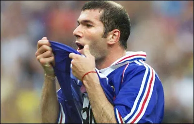 À quelle minute Zinédine Zidane a-t-il inscrit son premier but lors de la finale de la Coupe du Monde de 1998 ? (France-Brésil)