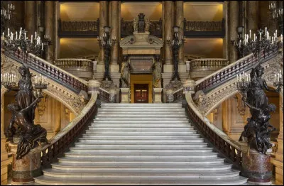 Qui est à l'origine de la construction de l'opéra Garnier ?