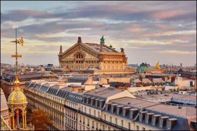 Autrefois appelé "opéra de Paris", en quelle année prend-il le nom d'opéra Garnier ?