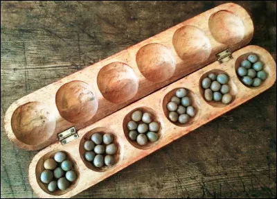 Quel est ce jeu de semis, qui se joue avec des graines sur un plateau de 12 alvéoles ?