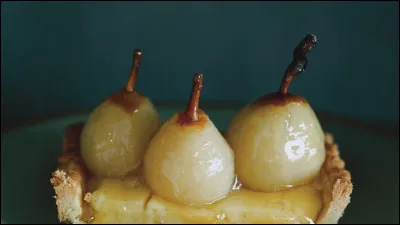 Un bébé poire se balade dans une salade de fruit, la pauvre est perdue. Que dit-elle ?