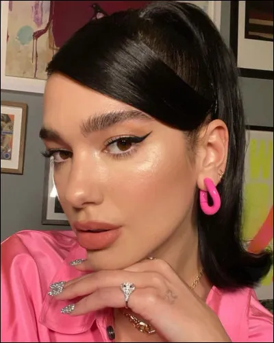 Qui sont les deux plus grandes amies de Dua ?