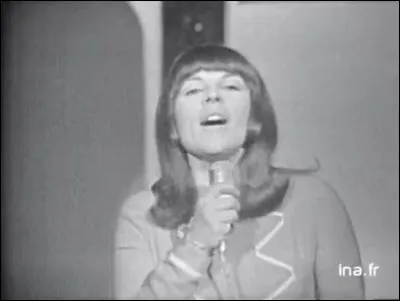 2001, l'odyssée continue... > La "Star Academy" fait une reprise (Ah bon, ils savent coudre ?). Titre : "La musique", célèbre refrain entonné (avec assez de réussite, peut-on le dire ?) en 1967 par ...