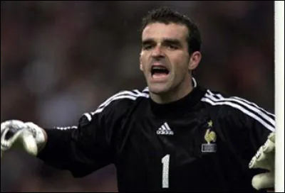 Qui est ce gardien de but, sélectionné en équipe de France de 1999 à 2001 ?