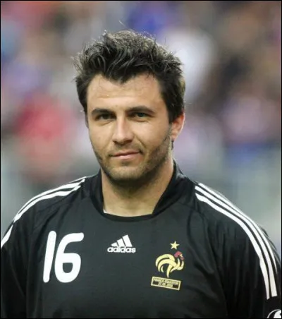 Qui est ce gardien de but, ayant fait une grande partie de sa carrière en Italie et international français de 2007 à 2008 ?