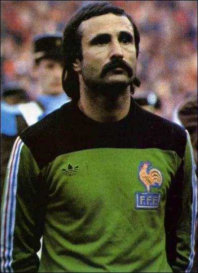 Qui est ce gardien de but, portier de l'OGC Nice puis du Paris SG et international français de 1972 à 1982 ?