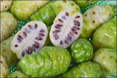 Le nono est un fruit au goût amer avec une odeur nauséabonde.