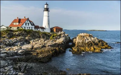 Géographie : Quel Etat du nord-est des Etats-Unis ayant pour capitale Augusta est le seul Etat à n'être limitrophe que d'un seul autre Etat ?