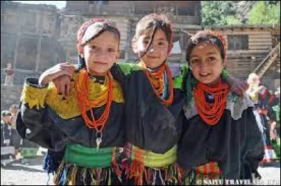 Kalash est connu pour...