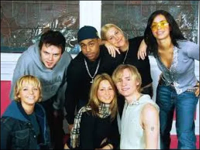 En 2002, quel membre a quitté le groupe ?