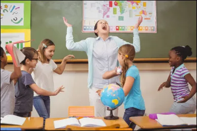 Quand un professeur quitte la classe pour aller faire des photocopies, que fais-tu ?