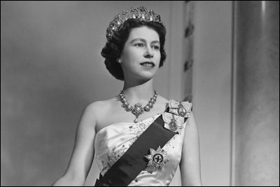 Quel est le deuxième prénom de la reine Elizabeth II ?