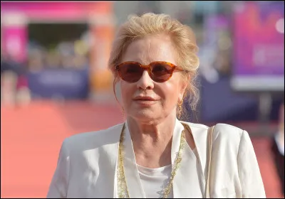 Complétez les paroles de cette chanson de Sylvie Vartan appelée "L'Amour c'est comme une cigarette" : "Quand tu es dans la lune / Les ... en panne / Je me voudrais brune / Comme une gitane".