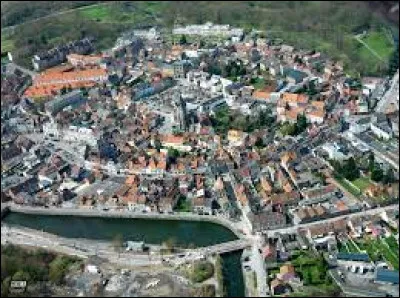 Cette ville de 9400 habitants du département du Nord, située près de Valenciennes, c'est Condé sur ...
