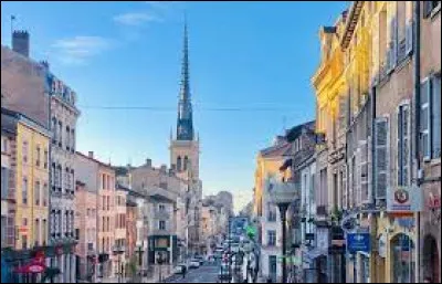 Cette ville de 35 000 habitants du département du Rhône, située au nord de Lyon, c'est Villefranche sur ...