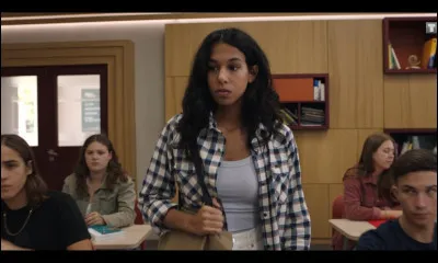 Comment s'appelle cette fille ?