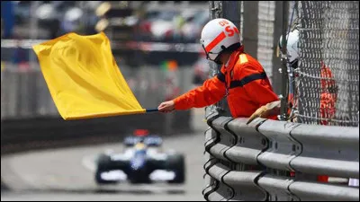Le drapeau jaune indique le danger dans les sports mécaniques.