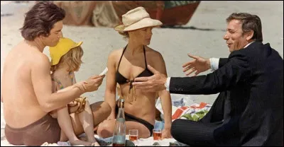 Dans le film "César et Rosalie" sorti en 1972, quels acteurs donnent la réplique à Romy Schneider ?