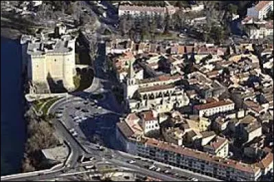 Le nom de cette ville est lié à Tartarin. Il s'agit de ...
