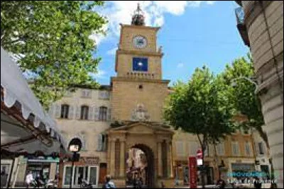 Cette ville est connue pour accueillir sur la base aérienne 701 la Patrouille de France. C'est la ville de ...