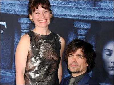 Comment y a-t-il de centimètres de différence entre l'acteur Peter Dinklage et son épouse Erica Schmidt ?