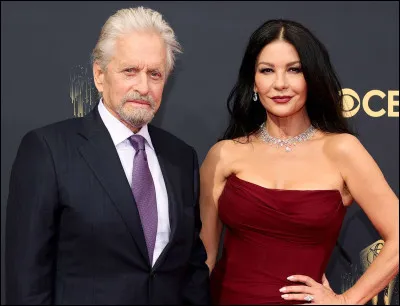Avec quelle actrice britannique Michael Douglas forme-t-il un couple depuis plus de vingt ans ?