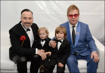Quelle chanteuse américaine est la marraine des enfants d'Elton John et de son mari David Furnish ?