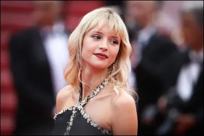 Dans "Libre", que dit-elle en dernier ?