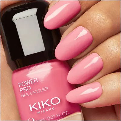 Cette personne a mis du vernis sur ses beaux...