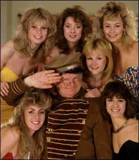 Souvent entour de cratures de rves dans son show, qui sont-elles ?