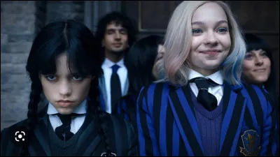 Comment s’appelle sa camarade de chambre ?